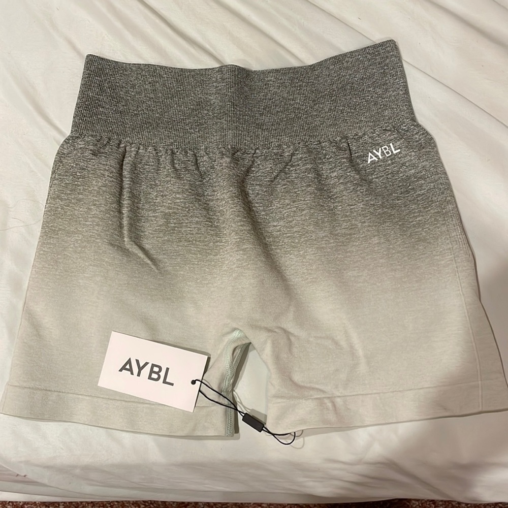 AYBL size L hombre seamless shorts WITH TAG